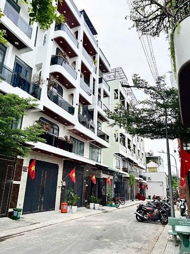 NHÀ 5,5 TẤM CÓ THANG MÁY – KHU NHÀ LẦU VIP, P. TÂN THỚI HIỆP (Quận 12)