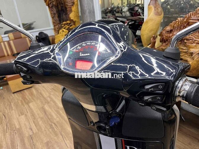Vespa GTS 2018 chính chủ xe nguyên zin odo 4k