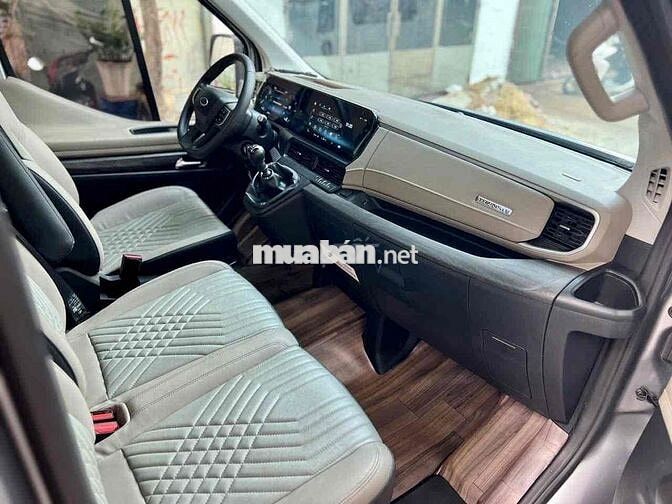 FORD TRANSIT PREMIUM 16C ĐKY 2025 ODO 33.000km