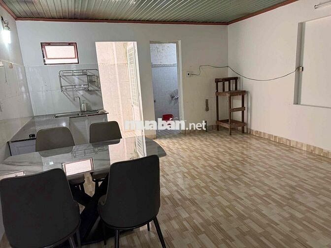 NHÀ HẺM HÙNG VƯƠNG - CÁCH XÔNG VIÊN NGUYỄN  TẤT THÀNH 150m