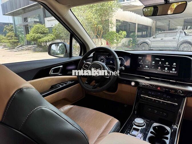 Kia Carnival 2023 Premium 8 ghế 8 vạn km
