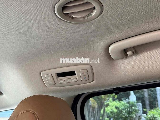 Kia Carnival 2023 Premium 8 ghế 8 vạn km