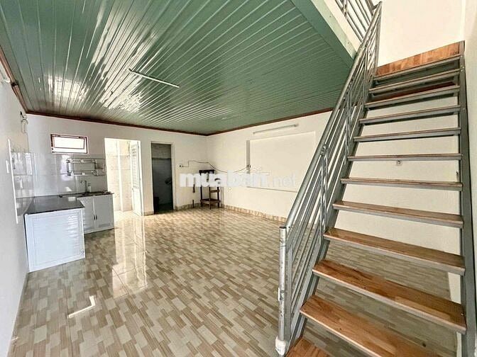 NHÀ HẺM HÙNG VƯƠNG - CÁCH XÔNG VIÊN NGUYỄN  TẤT THÀNH 150m