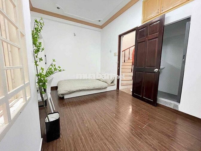 PHÒNG NGAY HOÀNG SA TRƯỜNG SA VÀ LÊ VĂN SỸ