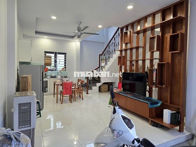 chính chủ bán nhà mới đẹp, hẻm an ninh, yên tĩnh