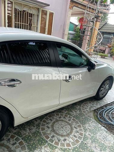Mazda 3 Trắng 5 chỗ