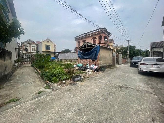 LÔ GÓC ĐƯỜNG THÔNG OTO CÁCH CHỢ NÔM KHOẢNG 2KM CÁCH ĐƯỜNG TÀU 385 KHOẢ