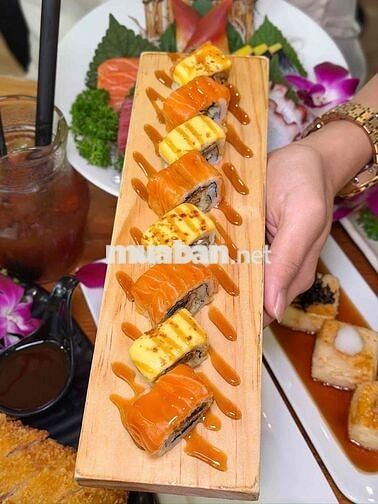Tuyển bếp chính sushi
