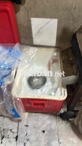 tuyển 2 bạn giao nước đá bằng xe máy