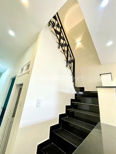 Bán nhà 66m²-7.2 tỷ, 2 lầu phù hợp ở/xây mới sát vách quận 1