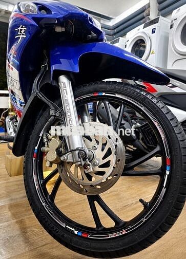 Suzuki Axelo Xanh Đỏ Trắng