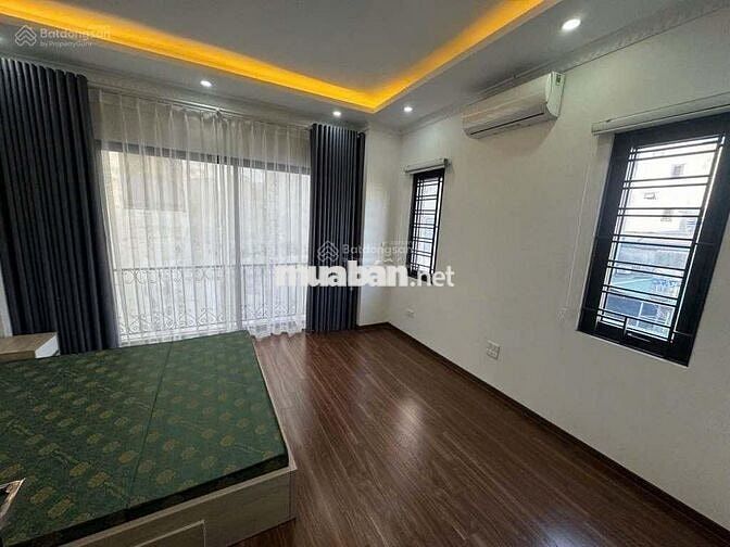 Nhà đẹp Ngọc Lâm - 5 tầng mới tinh - ô tô đỗ cửa - giá chỉ hơn 7 tỷ