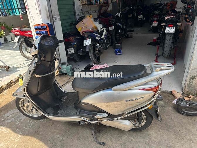 Honda SCR 110 màu Bạc