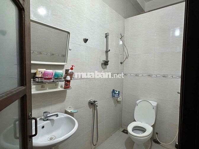 Mặt Tiền Hoàng Hoa thám dtsd 266m đang cho thuê chính chủ cần bán