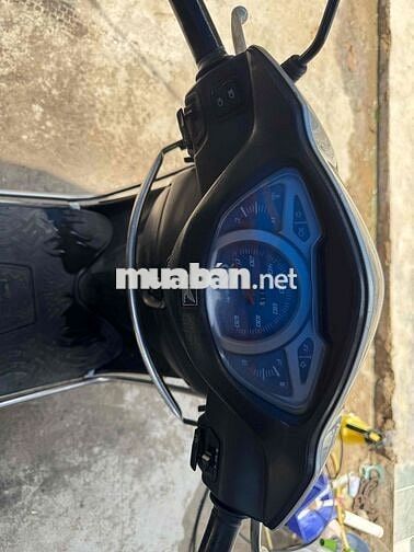 Honda SCR 110 màu Bạc