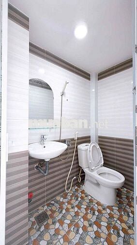 6 phòng-6 máy lạnh - 40m2 - Hẻm Xe Hơi