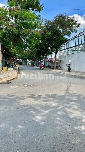 Bán đất 387m2 vị trí góc 2 mặt tiền đường nhựa rộng 12m