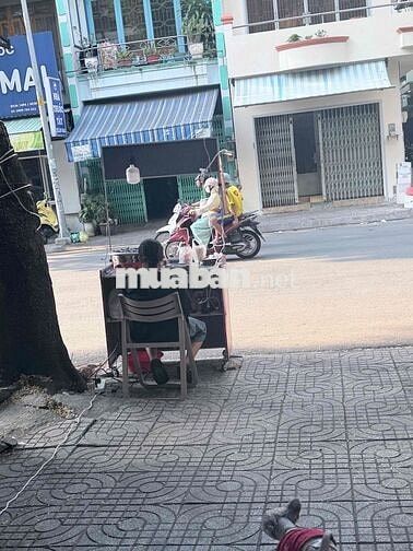 Cho thuê vỉa hè buổi chiều tối