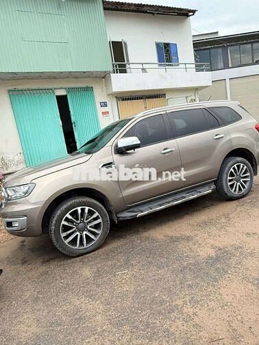 Ford Everest 2019 màu Nâu