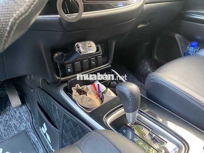 Mitsubishi Outlander 2018 2.4 Đen