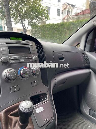 Hyundai Starex 2014 3 chỗ Đen