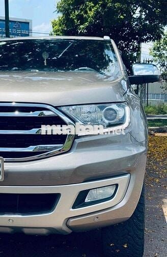 Ford Everest Titanium 2018 10 vạn km Nâu