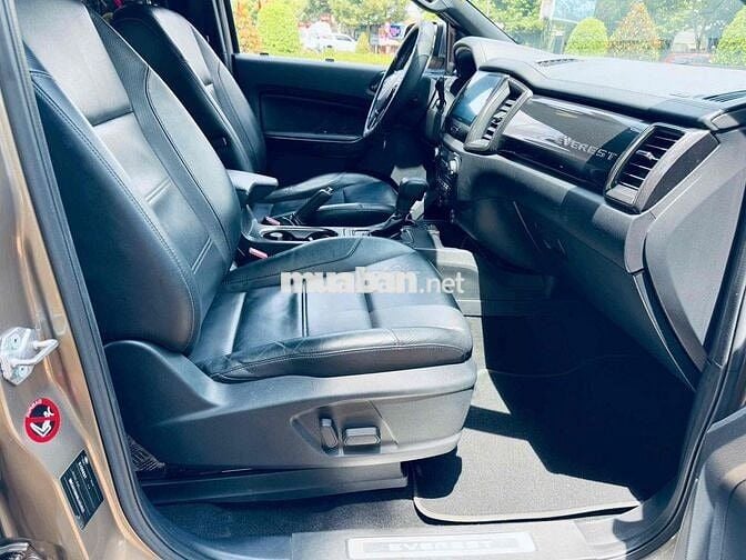 Ford Everest Titanium 2018 10 vạn km Nâu