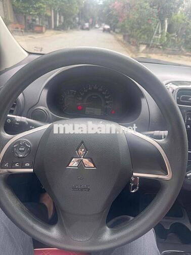 Mitsubishi Mirage Xám