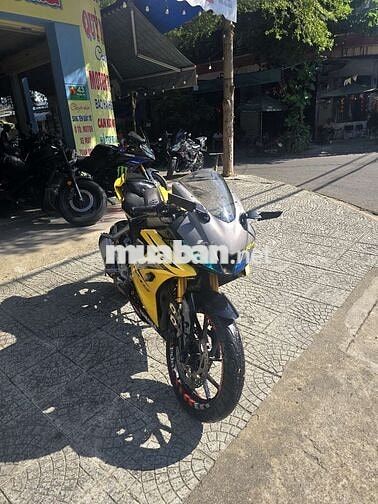 Yamaha R15v3 màu Vàng