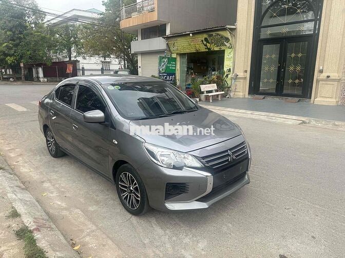 Mitsubishi Mirage Xám