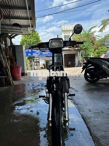 Honda Dream màu Đỏ đô