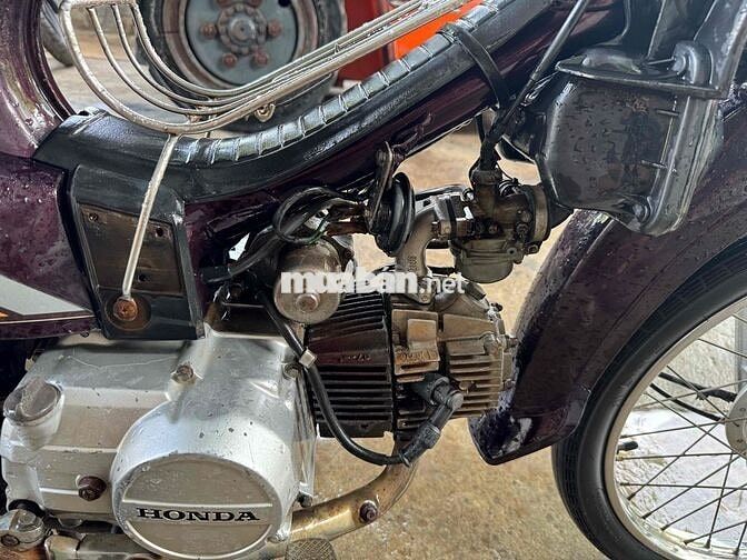 Honda Dream màu Đỏ đô