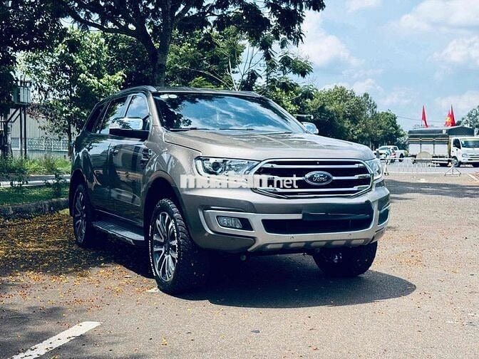 Ford Everest Titanium 2018 10 vạn km Nâu