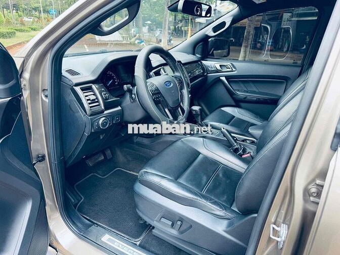 Ford Everest Titanium 2018 10 vạn km Nâu