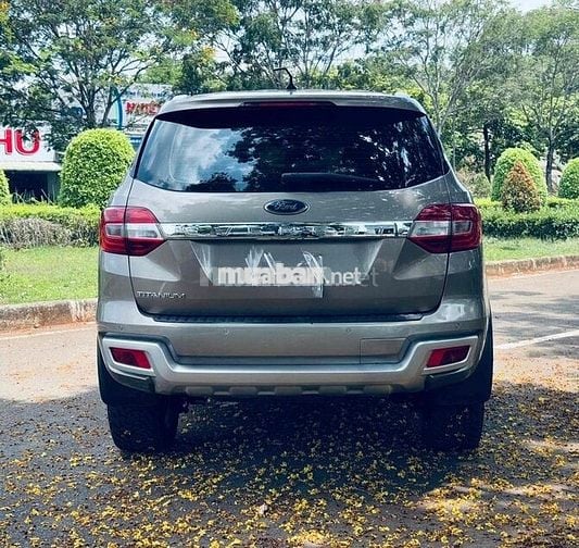 Ford Everest Titanium 2018 10 vạn km Nâu