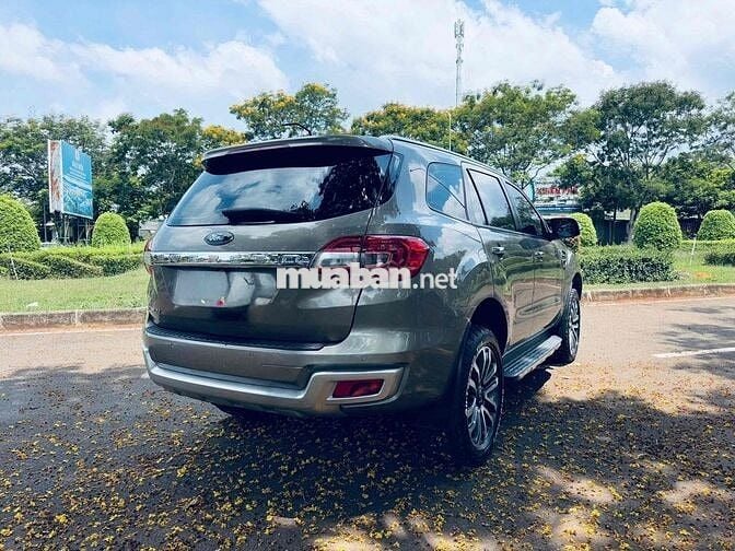 Ford Everest Titanium 2018 10 vạn km Nâu