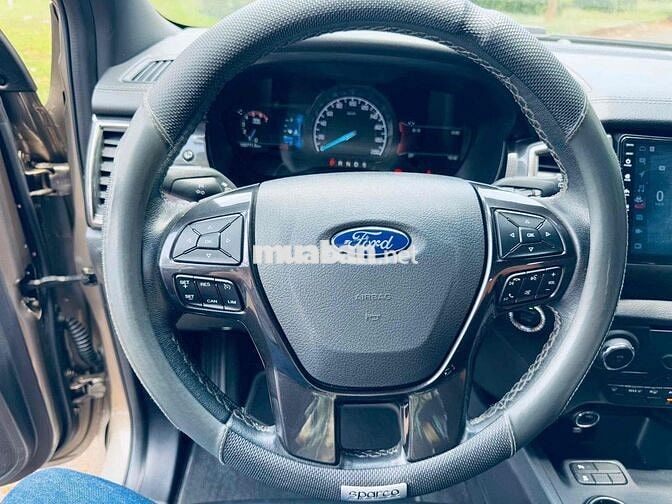 Ford Everest Titanium 2018 10 vạn km Nâu