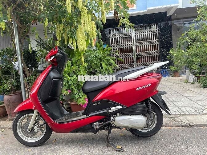 Honda Lead màu Đỏ -tiết kiệm xăng