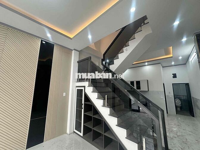 cần bán nhà nằm ở Phường Tân Phong , cần tiền bán gấp