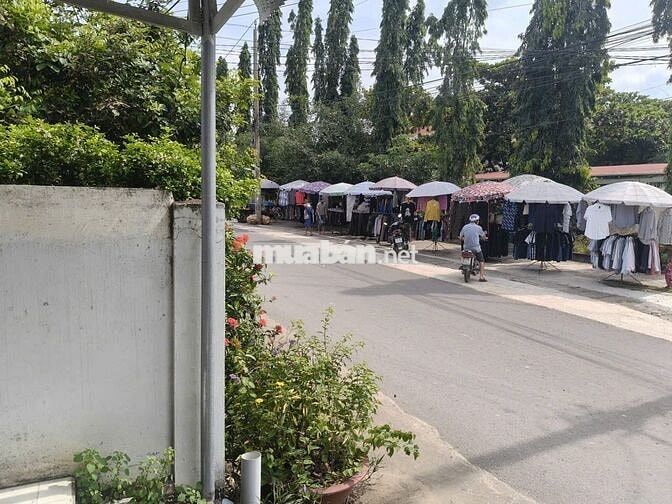 BÁN LÔ ĐẤT Ở 154M2 ĐẤT CÓ NHÀ CỬA ĐIỆN NƯỚC ĐẦY ĐỦ,CÁCH QLO 20 300M