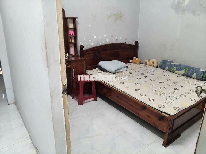 BÁN LÔ ĐẤT Ở 154M2 ĐẤT CÓ NHÀ CỬA ĐIỆN NƯỚC ĐẦY ĐỦ,CÁCH QLO 20 300M