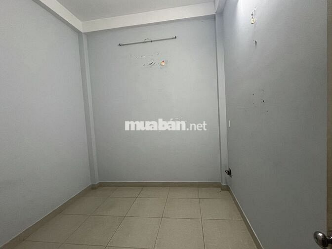 CHO THUÊ KHO VÀ NHÀ Ở SỬ DỤNG 300M2 CÓ 3 PHA GẦN TTYT DĨ AN