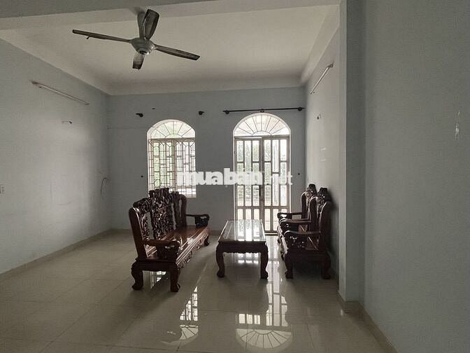 CHO THUÊ KHO VÀ NHÀ Ở SỬ DỤNG 300M2 CÓ 3 PHA GẦN TTYT DĨ AN