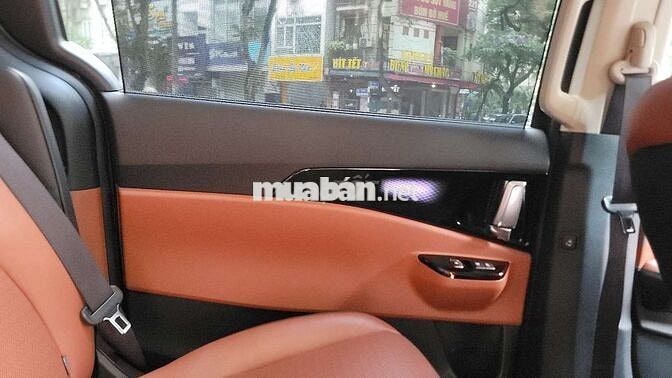 Kia Carnival 7 chỗ màu Đen