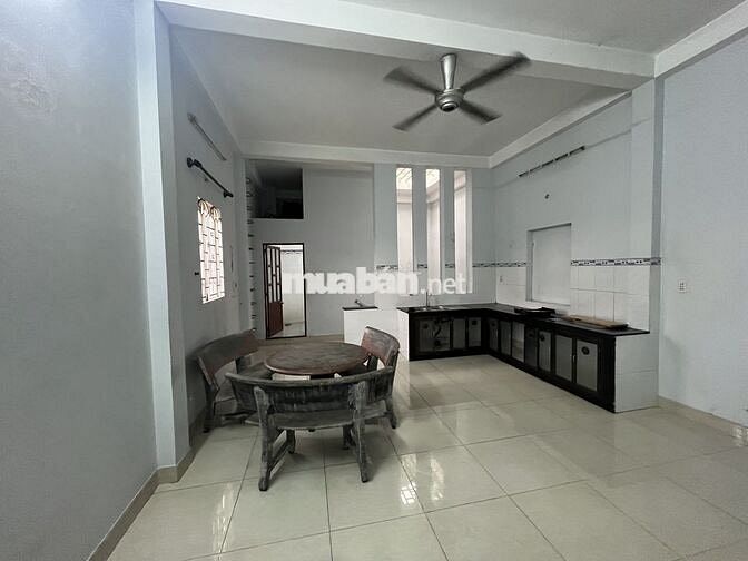 CHO THUÊ KHO VÀ NHÀ Ở SỬ DỤNG 300M2 CÓ 3 PHA GẦN TTYT DĨ AN