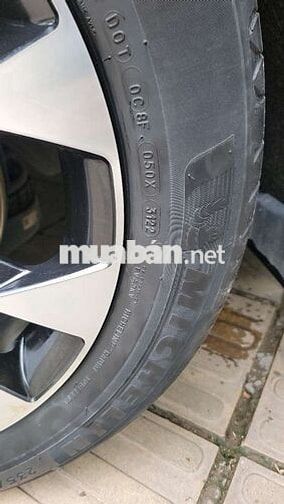 Kia Carnival 7 chỗ màu Đen