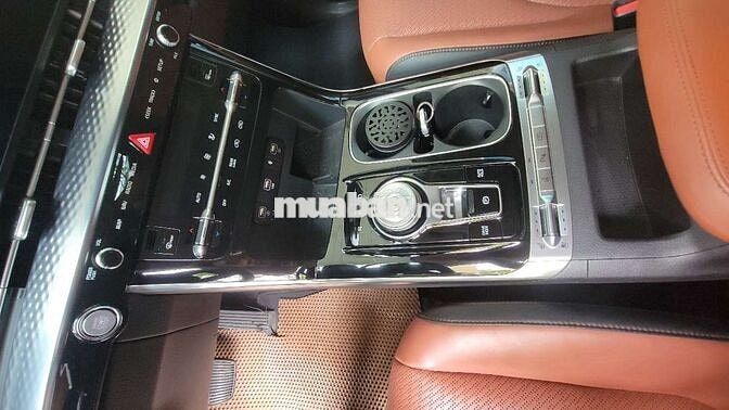 Kia Carnival 7 chỗ màu Đen