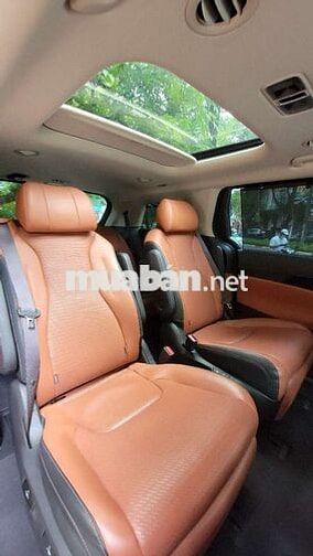 Kia Carnival 7 chỗ màu Đen