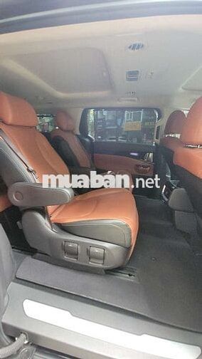 Kia Carnival 7 chỗ màu Đen