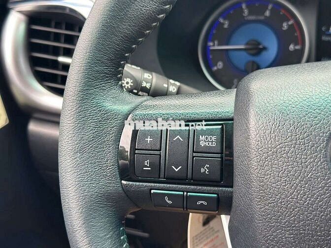 Toyota Hilux 3.0 AT 4WD zin 7 vạn xe cọp